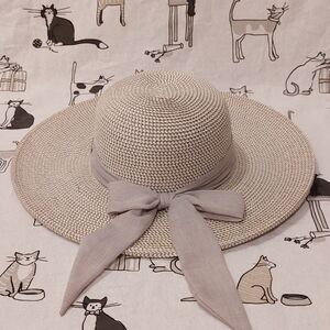 Chic Beige Straw Hat with Bow